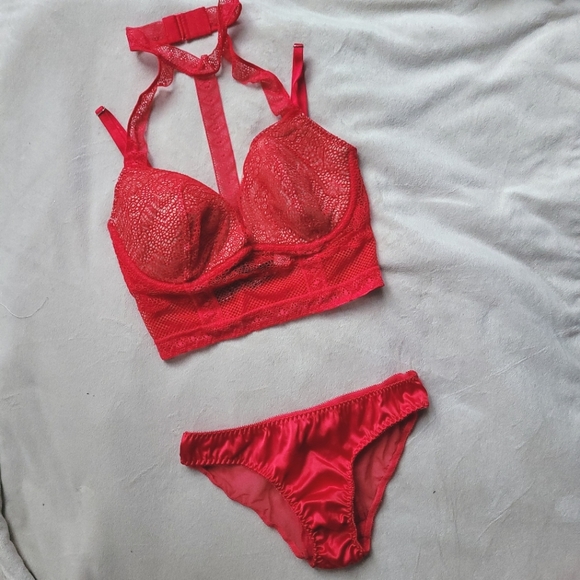 🍒NWT🍒 VS VERY SEXY LINED PLUNGE BRA + PANTY SET - Picture 4 of 9